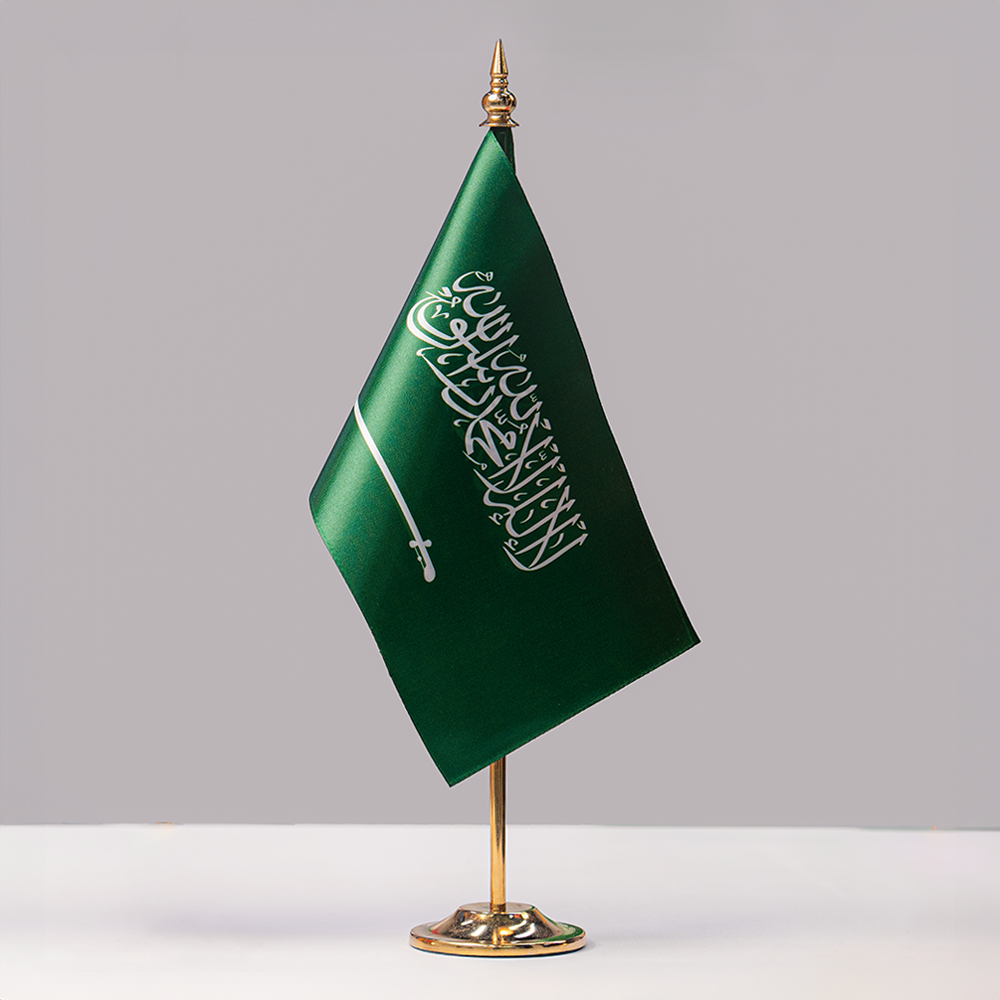 علم السعودية مكتبي صغير